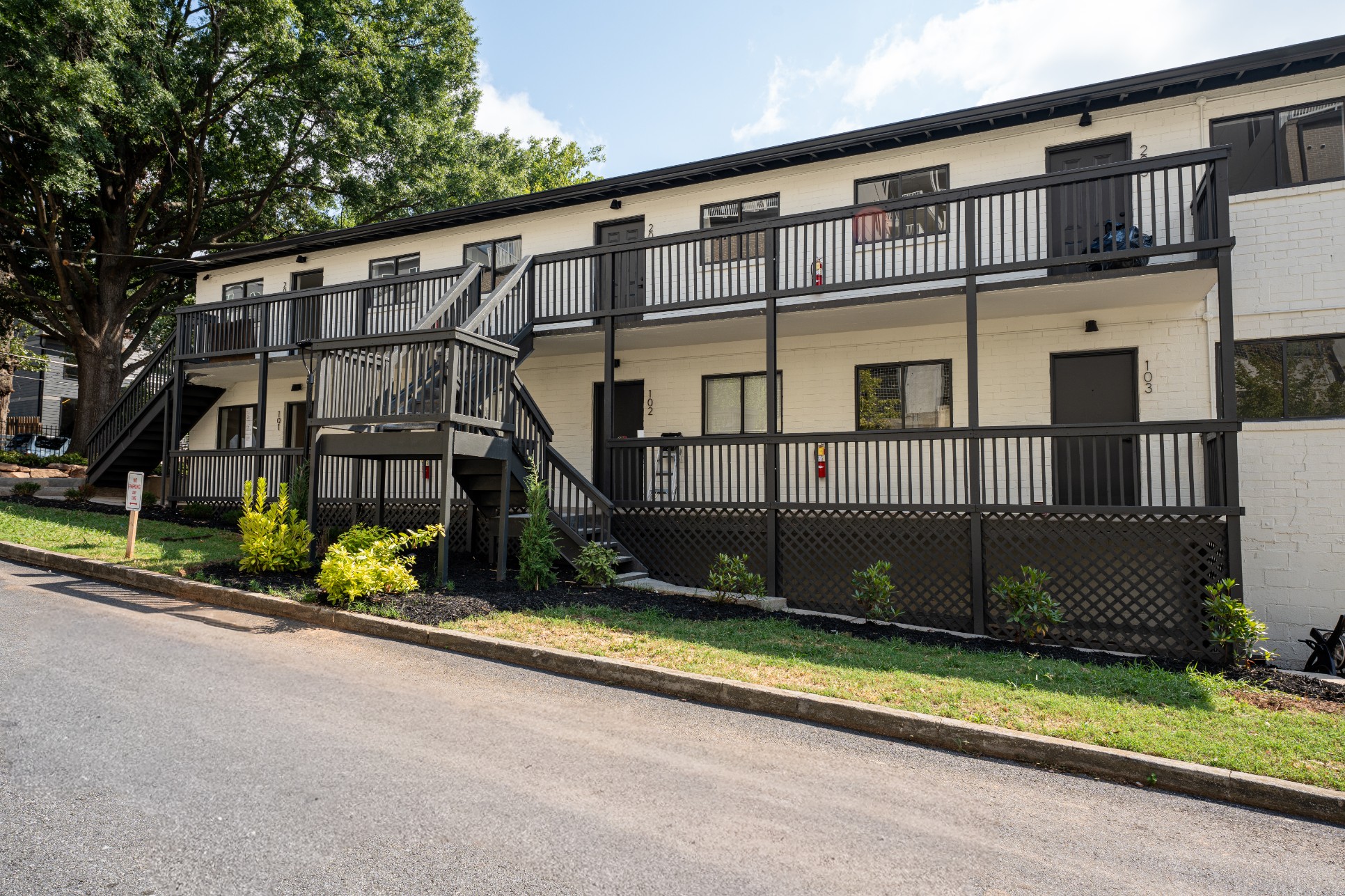 Street view of 497 Boulevard Place apartments